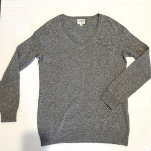 Cashmere womens sweater size medium v neck  gray front pocket Wallace cashmere